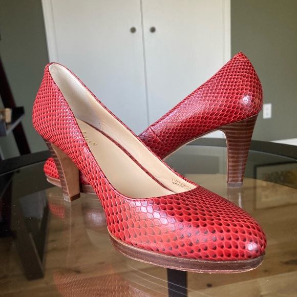 COLE HAAN Sz 6 B Bethany Grand OS Snakeskin Embossed Pumps Heels D38994 Red - Picture 1 of 14